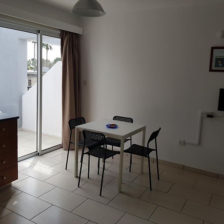 Valentinos Court Lägenhet Paphos Exteriör bild
