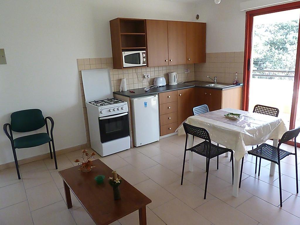 Valentinos Court Lägenhet Paphos Rum bild