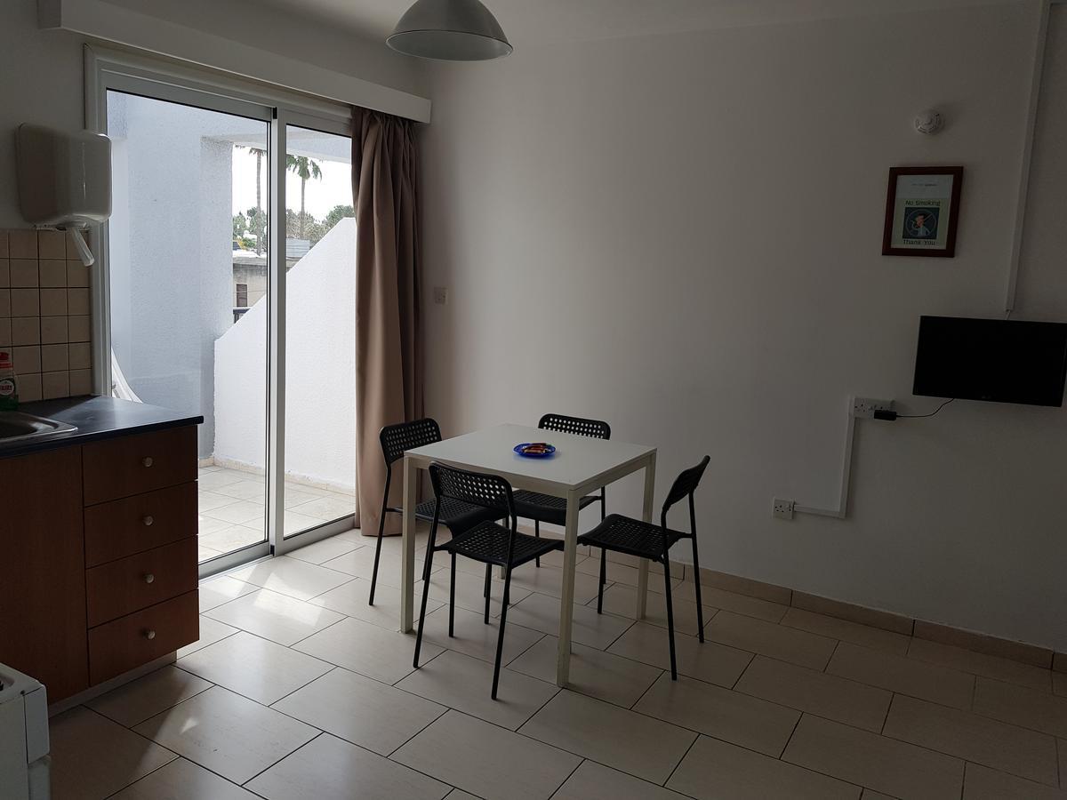 Valentinos Court Lägenhet Paphos Exteriör bild