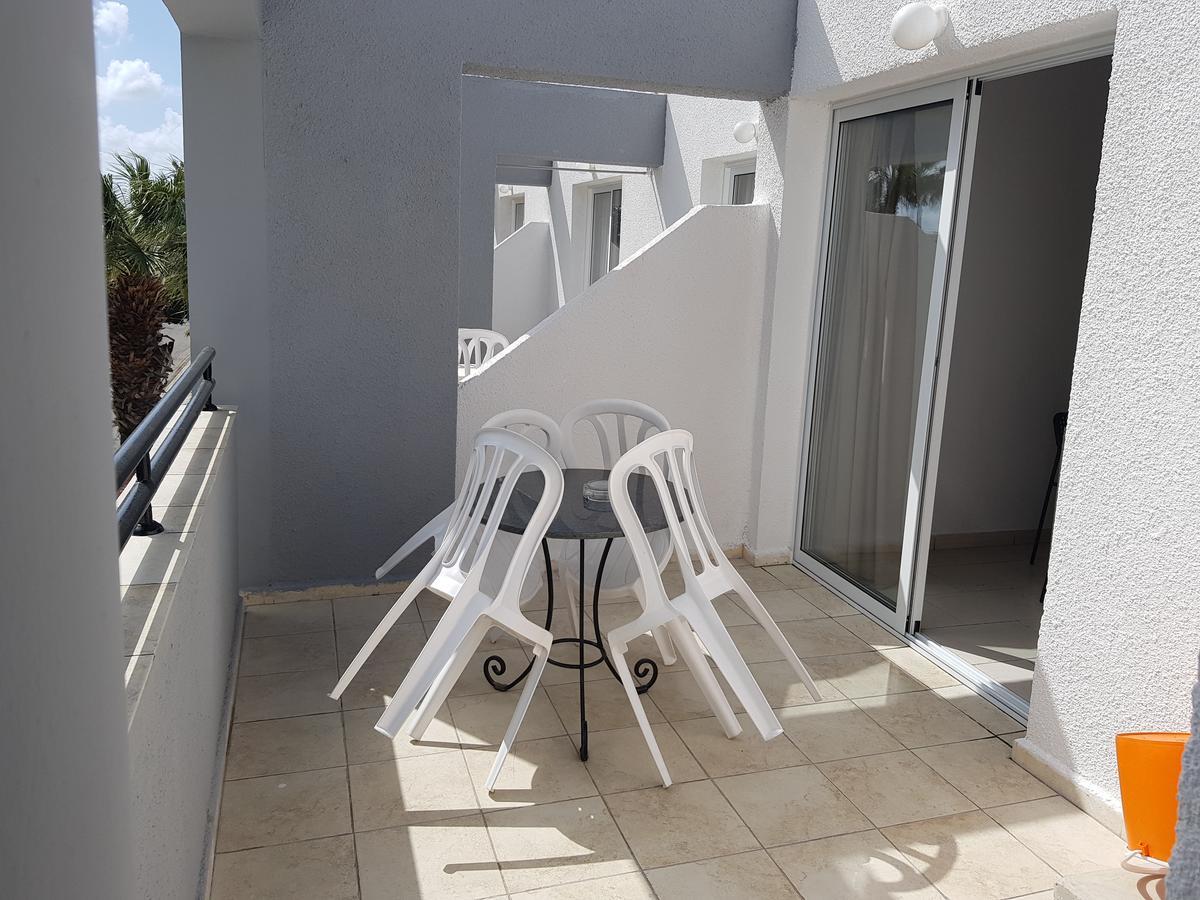 Valentinos Court Lägenhet Paphos Exteriör bild