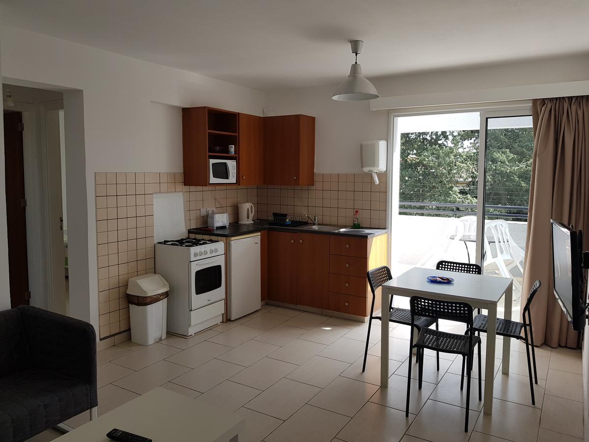 Valentinos Court Lägenhet Paphos Exteriör bild