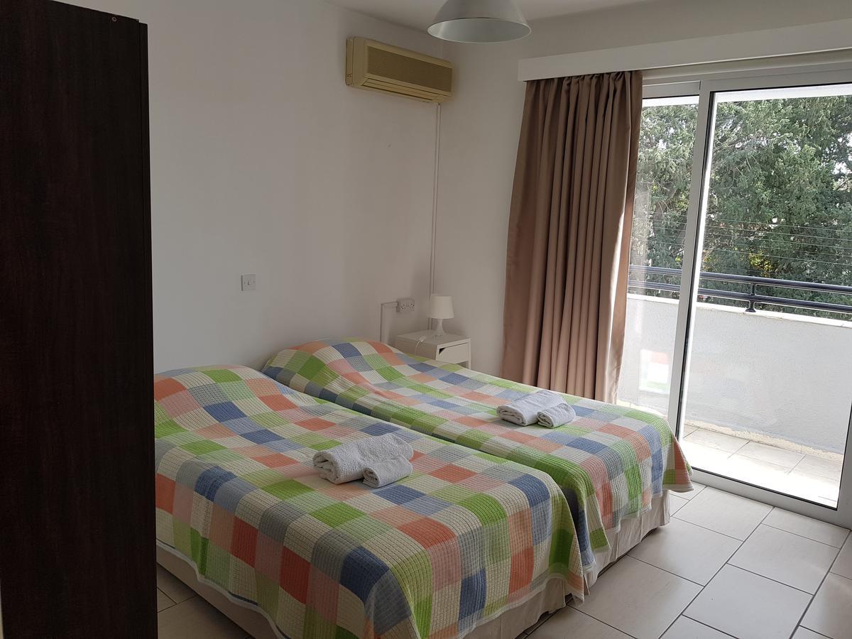 Valentinos Court Lägenhet Paphos Exteriör bild